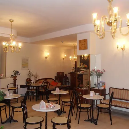 Hotel Ferrara 2*
